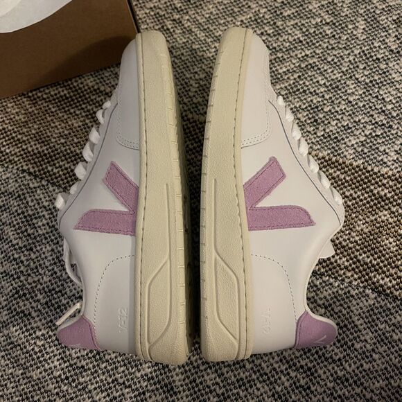 Veja V-12 Leather - Extra White Orchid - US 5 / EUR 36 - Picture 4 of 8